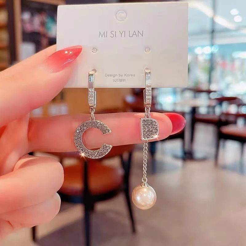 合金仿珍珠耳饰 微镶长款DC字母AB款耳环2025新款轻奢高级感Z2534