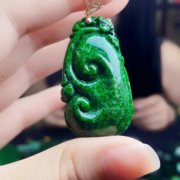 翡翠18K金镶嵌颈饰多样性