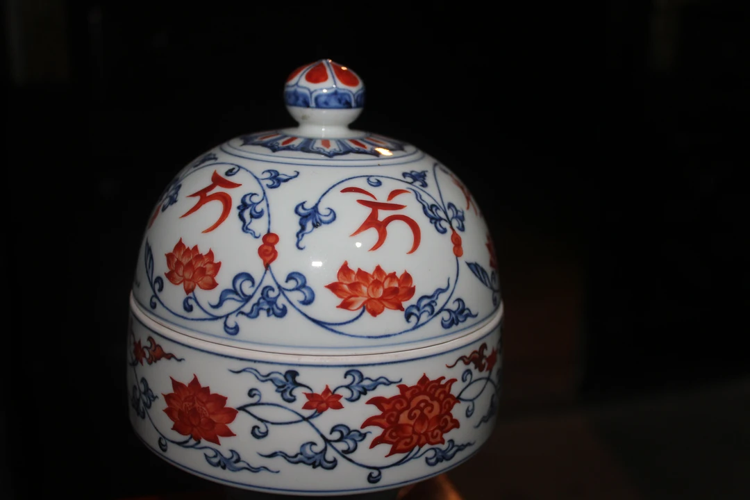 存青雅玩缠枝莲斗彩
