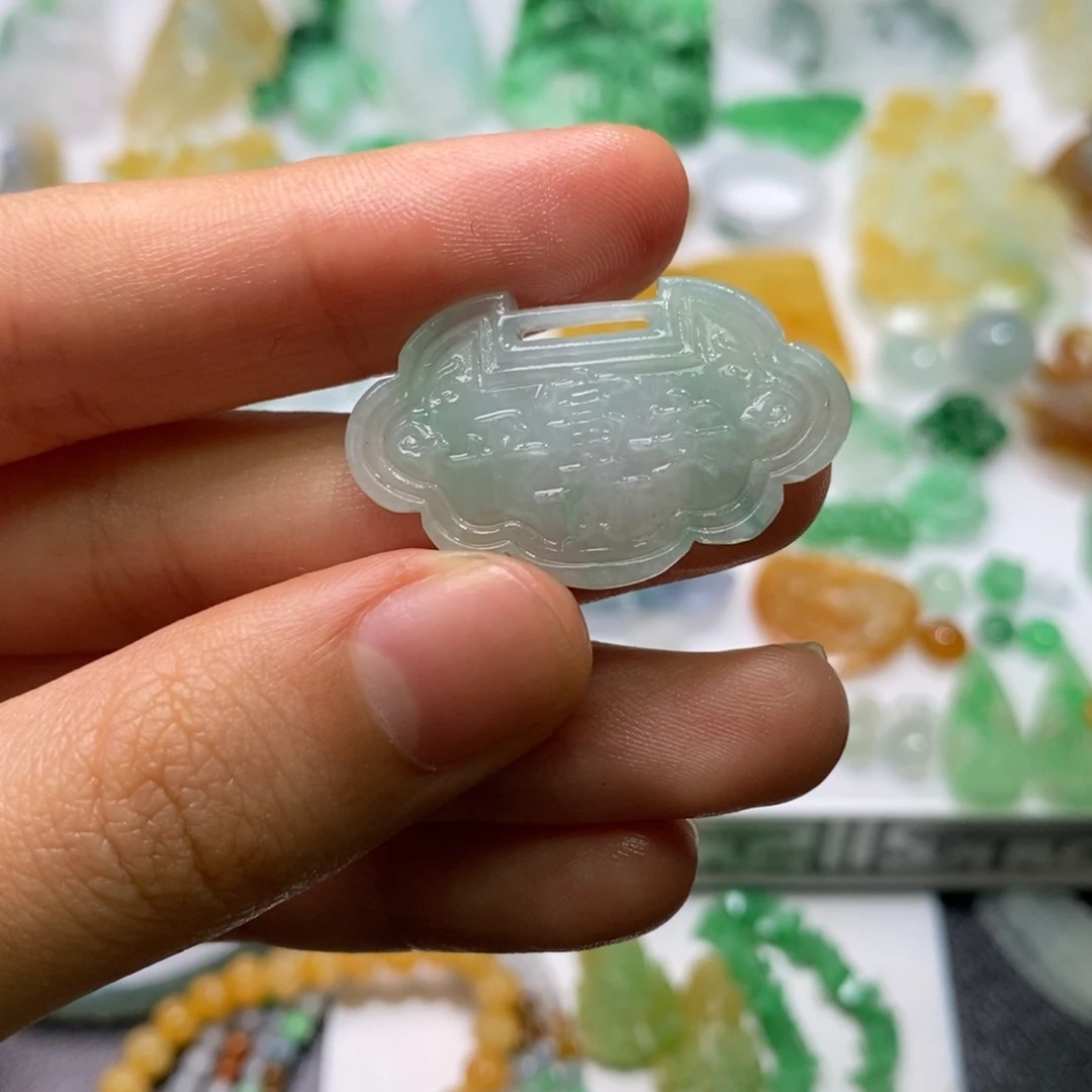 定制翡翠未镶嵌吊坠