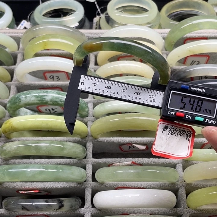 蛇纹石玉未镶嵌手镯94