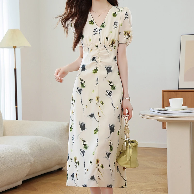 v领收腰碎花连衣裙女2025夏季新款小个子高端大气显瘦时尚裙子