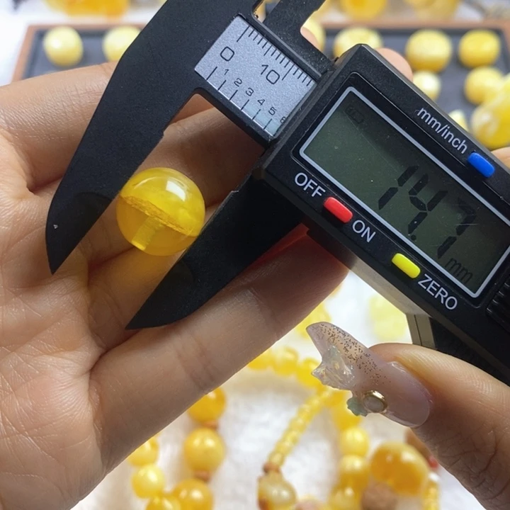 未镶嵌蜜蜡裸石尺寸14.7，微瑕