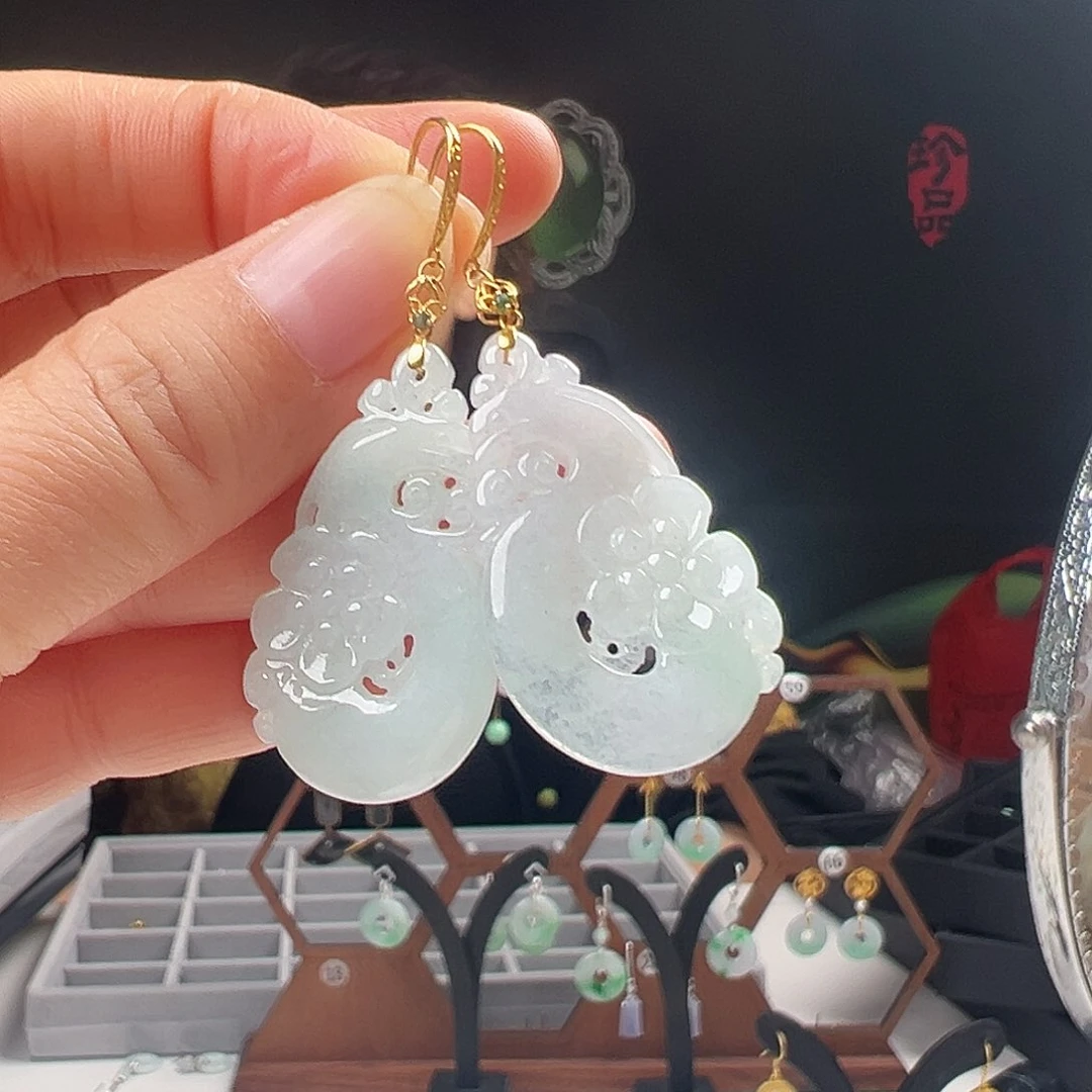 颈饰18K金镶嵌翡翠