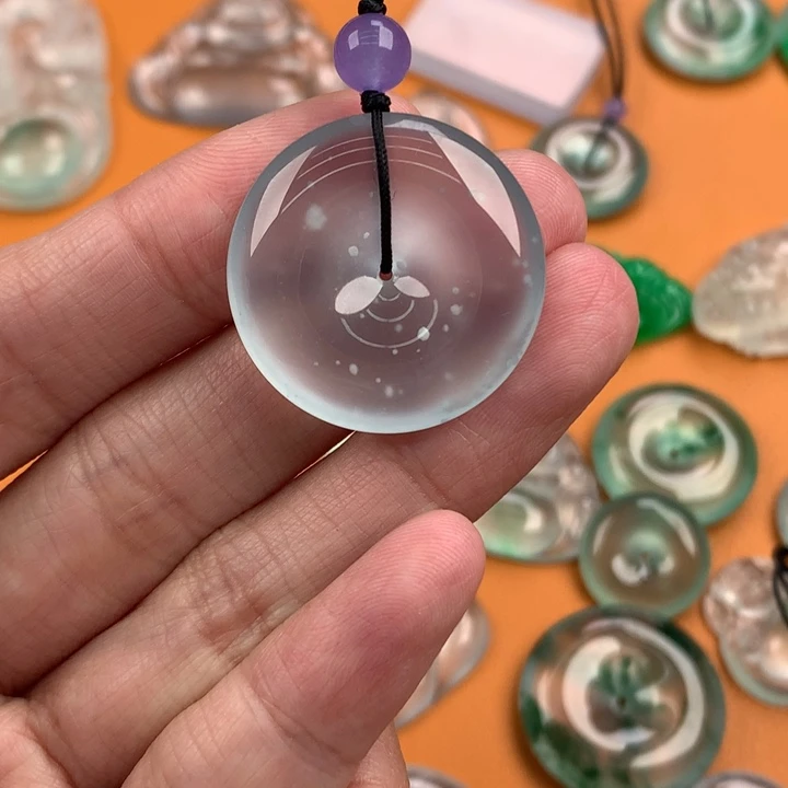 翡翠挂件未镶嵌….