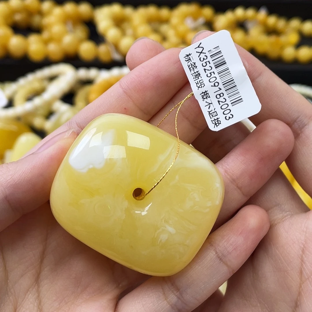 蜜蜡未镶嵌珠宝奇石瑕藏扣32.09g
