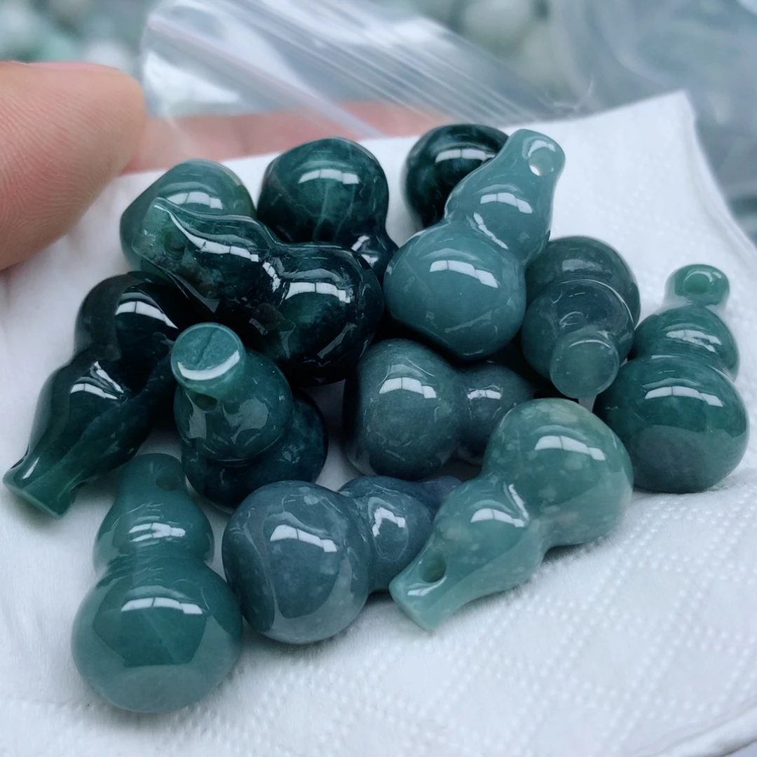 翡翠未镶嵌颈饰吊坠