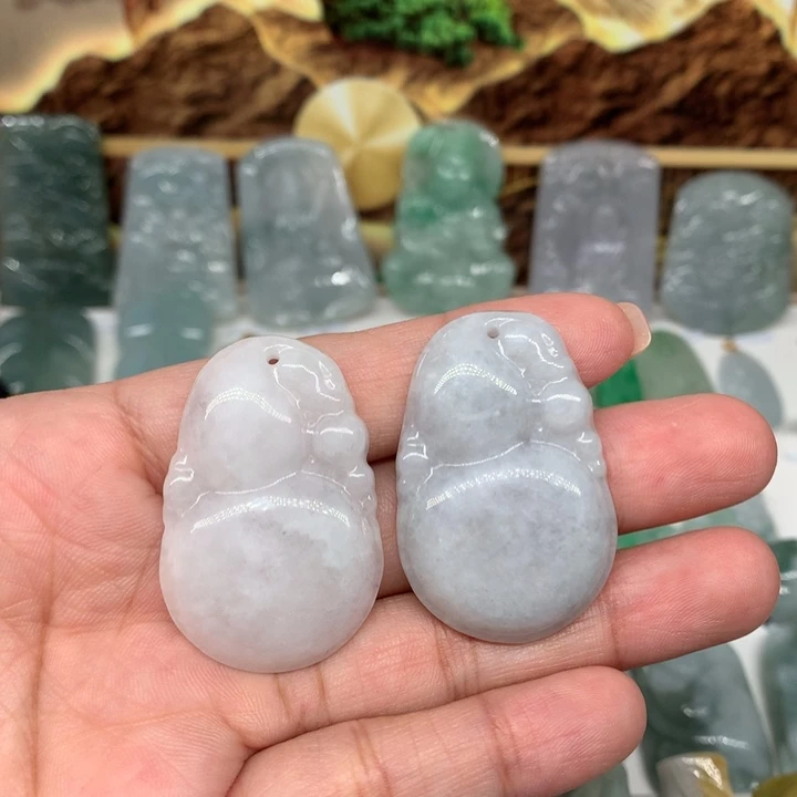 颈饰未镶嵌翡翠微瑕