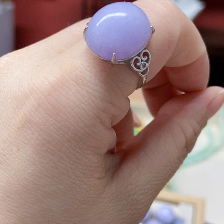 翡翠未镶嵌颈饰戒指