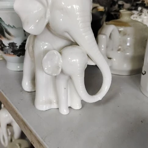瓷片瓷片，各种摆件，沙锅，