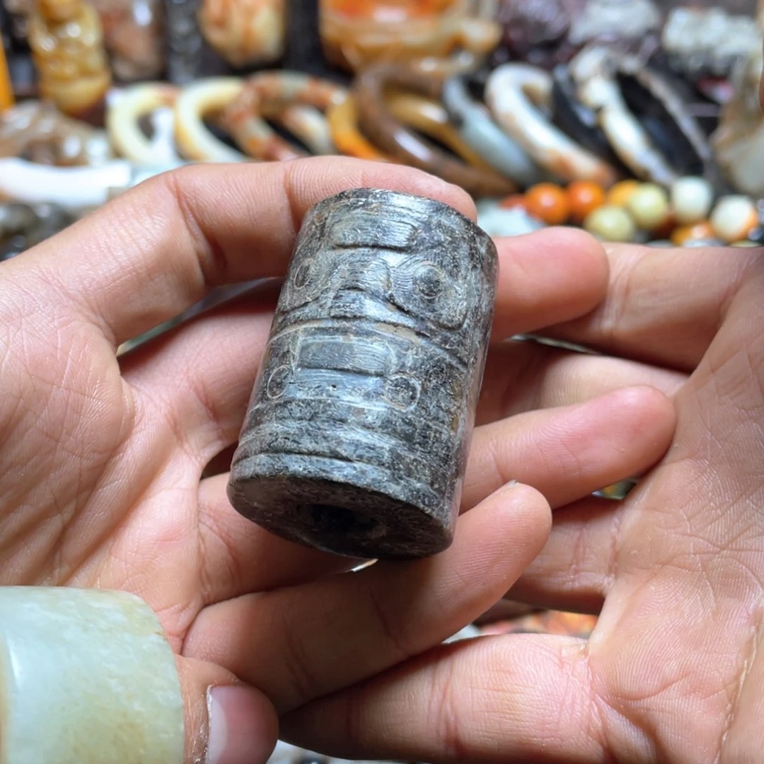 和田玉（糖玉）挂件未镶嵌咖**子