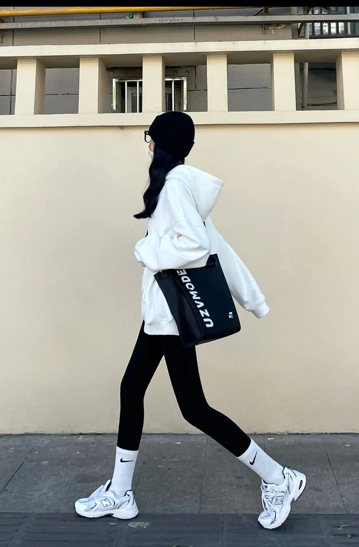 QIMO启茉（福利款A2604#韩系连帽卫衣（加绒）