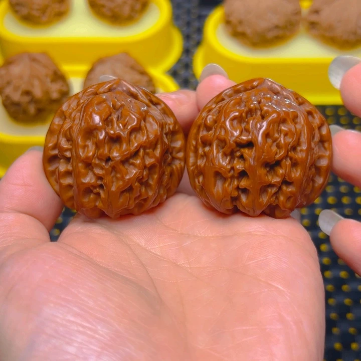 文玩核桃吊坠四十一尺白狮子