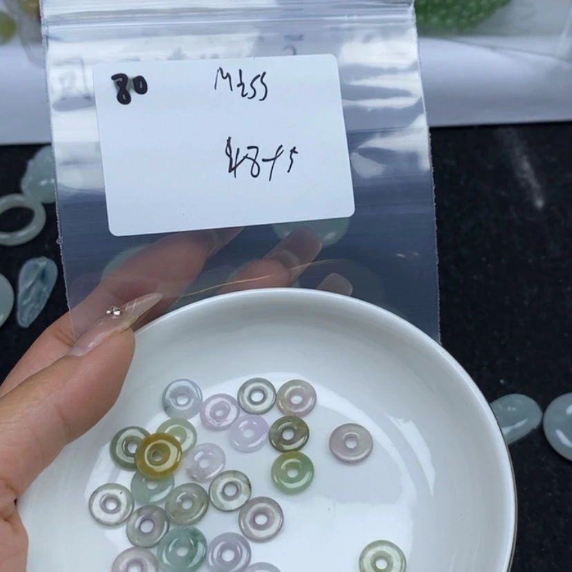 【闪购商品】翡翠颈饰未镶嵌m****董