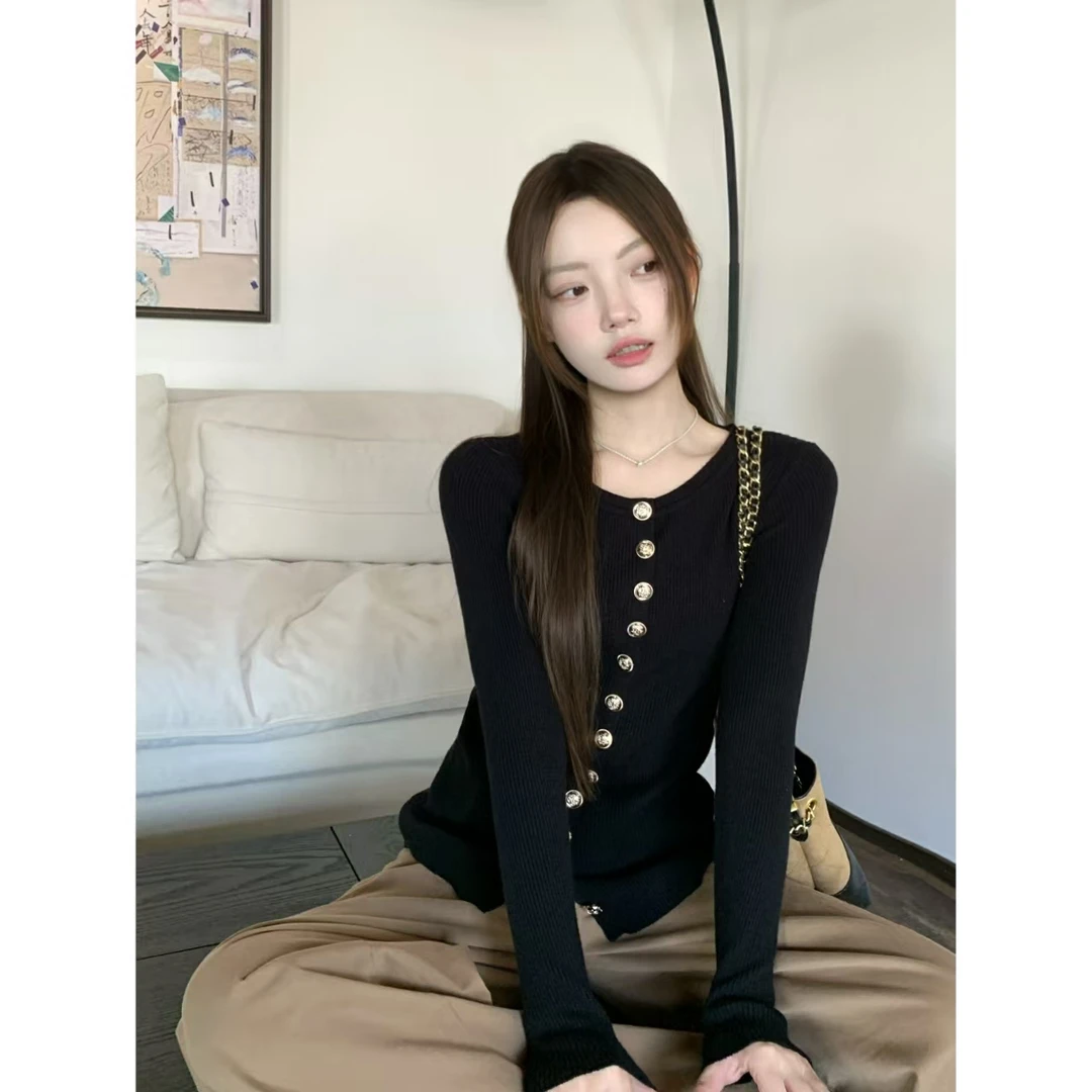 【香榭日记】秋季法式纽扣针织衫女内搭打底毛衣设计感小众上衣H328