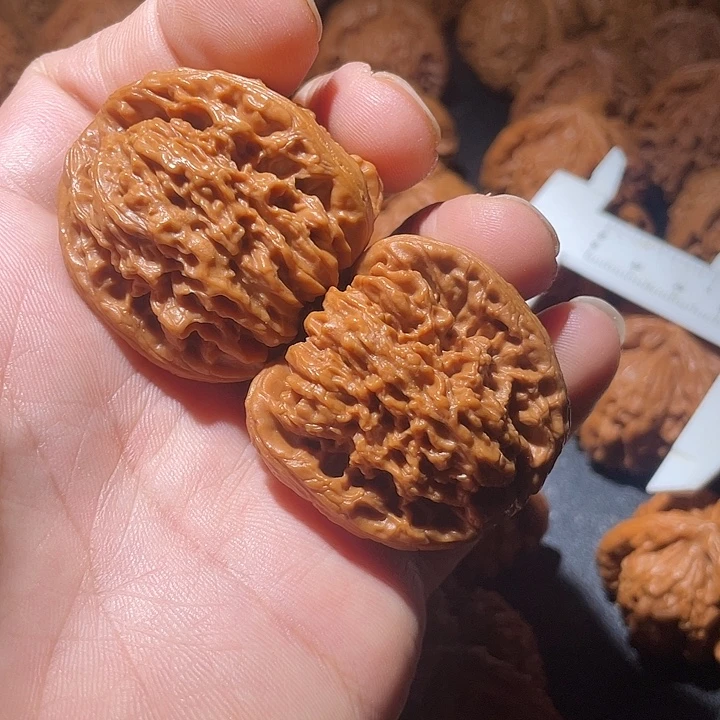 T***.文玩核桃吊坠亲亲的时候