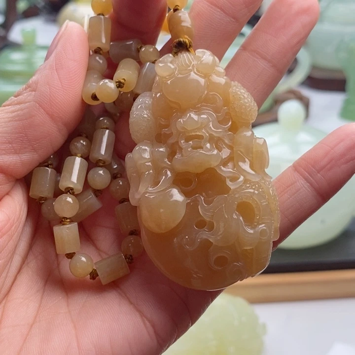 和田玉和田挂件未镶嵌爬****杏