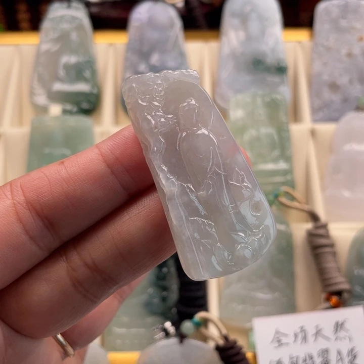 颈饰未镶嵌翡翠玉