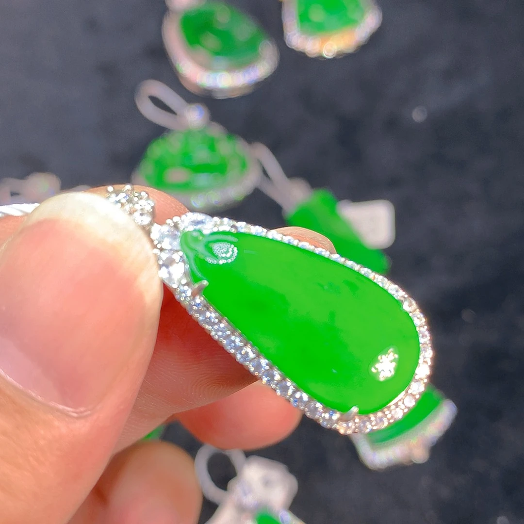 颈饰银S925镶嵌翡翠