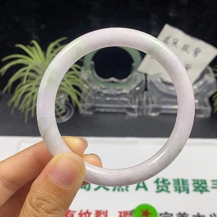 未镶嵌手镯翡翠9号。 56.3圈