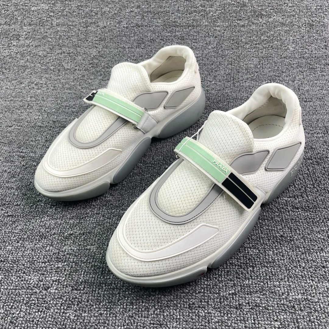 95新 Prada/普拉达 魔术贴云朵运动鞋 38码