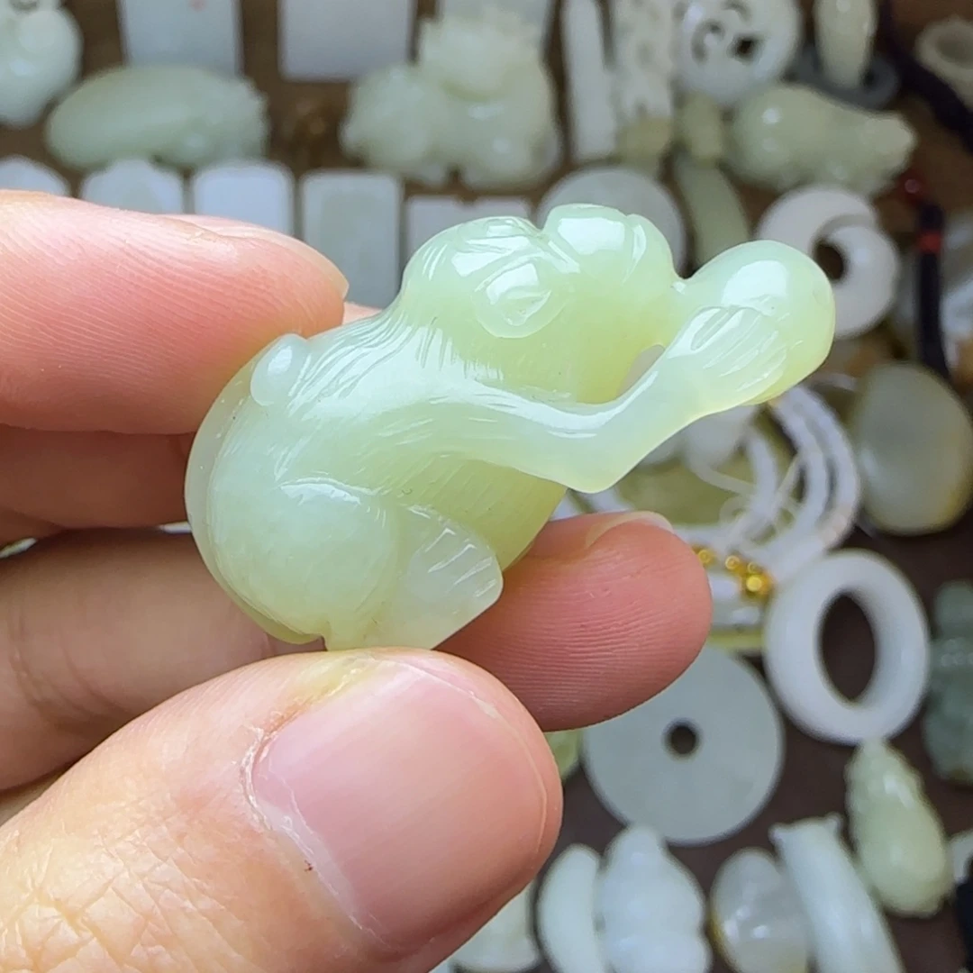 和田玉未镶嵌挂件猴