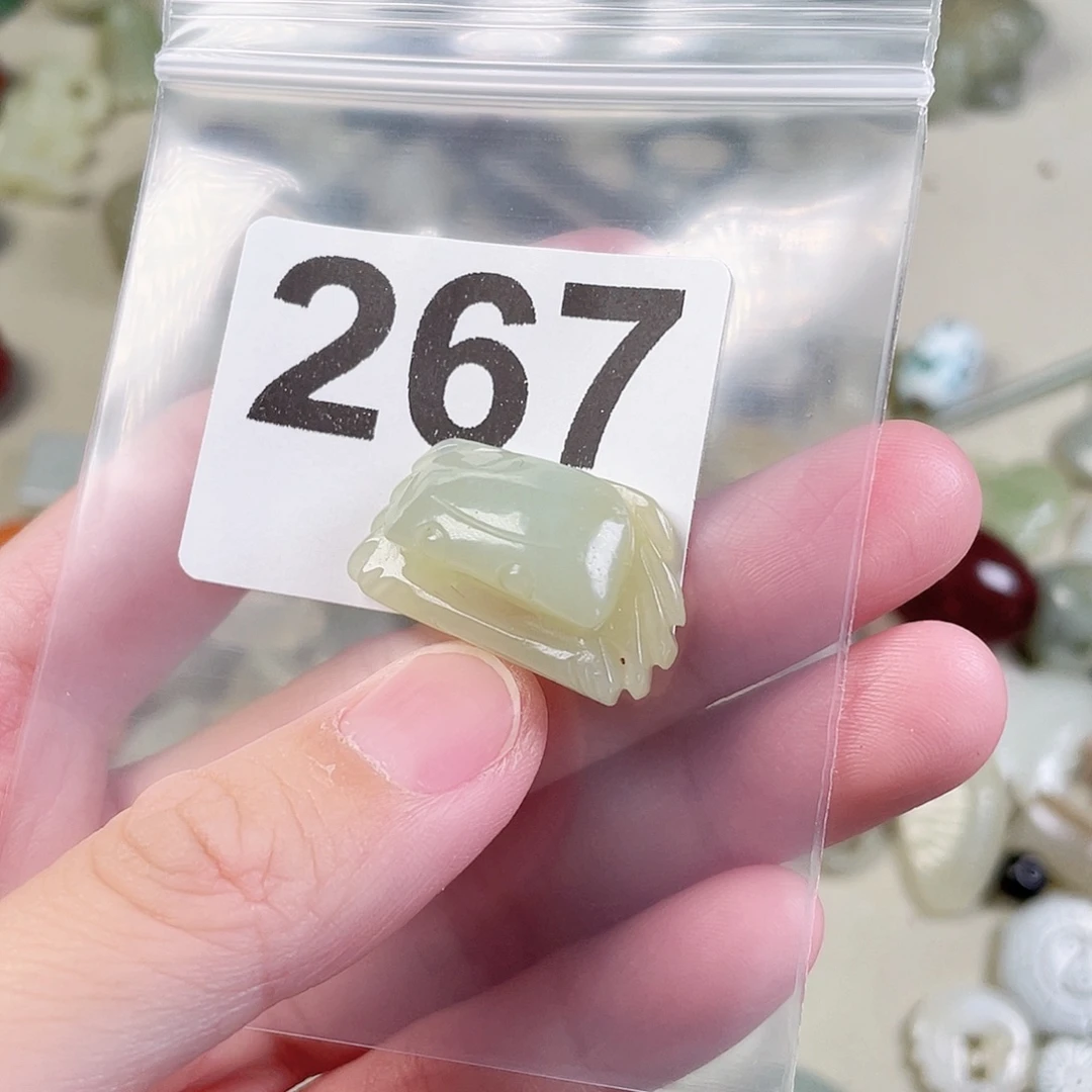 颈饰未镶嵌和田玉（糖玉）