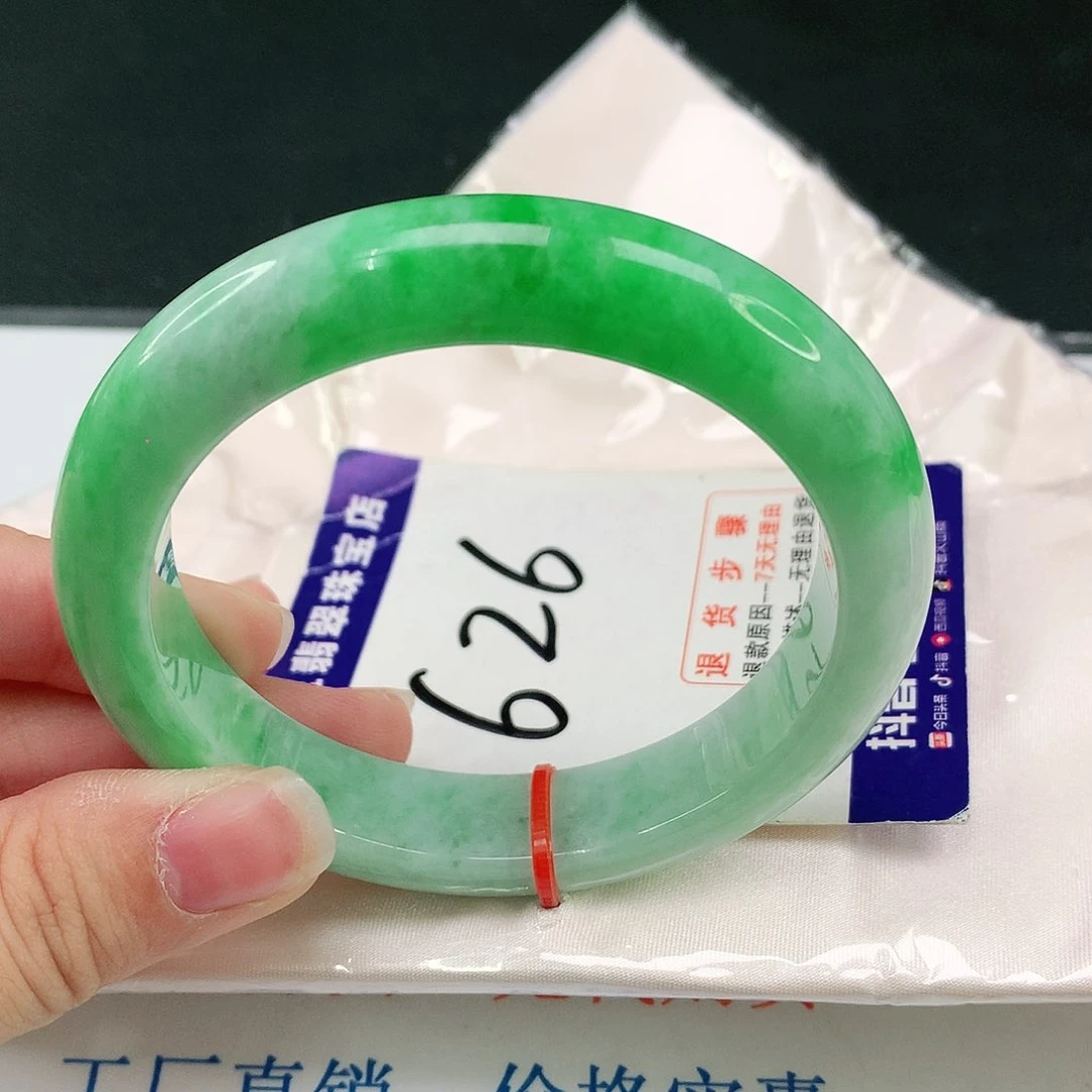 翡翠手镯未镶嵌翡翠