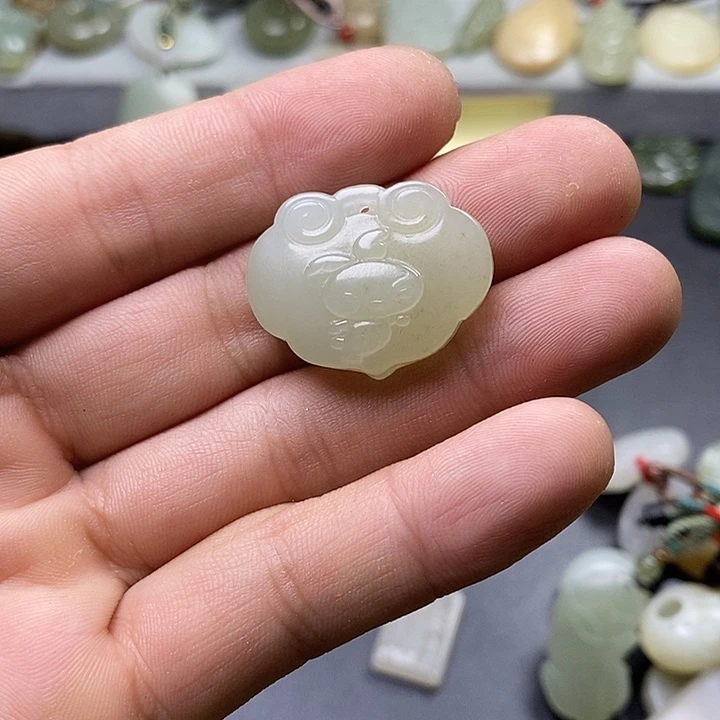 和田玉未镶嵌颈饰大*