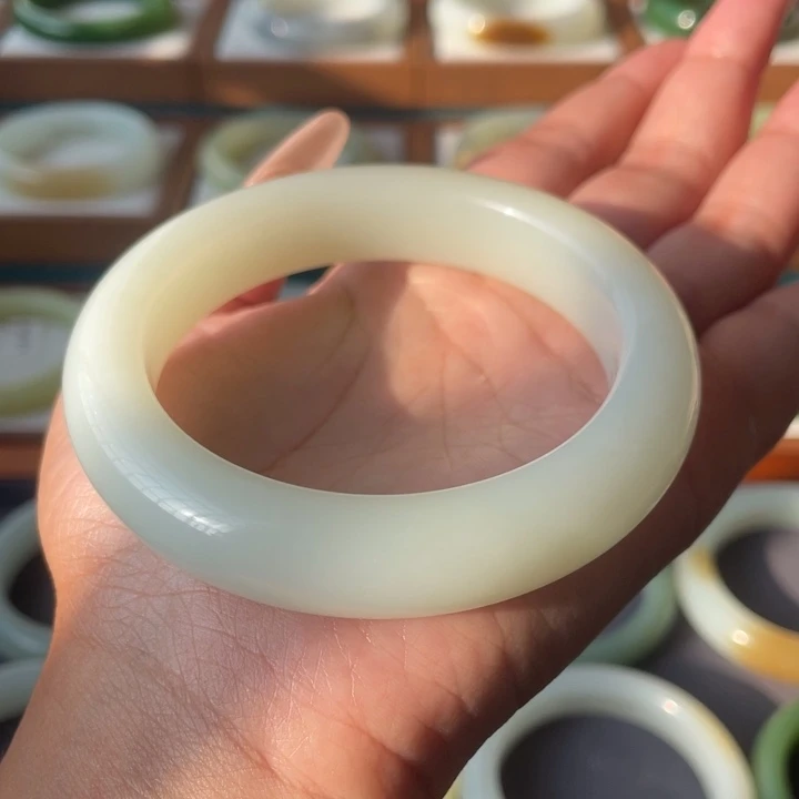 未镶嵌手镯和田玉