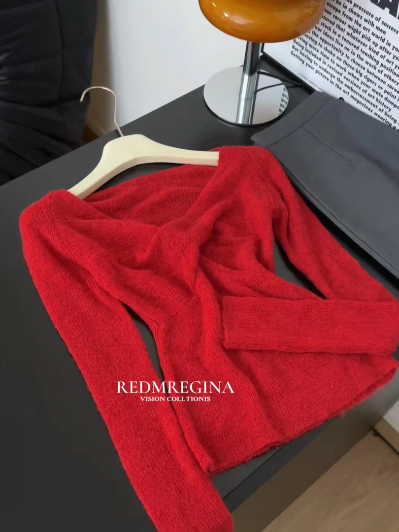 红色洋气扭结V领针织衫女早秋2025薄款内搭时尚通勤百搭长袖上衣