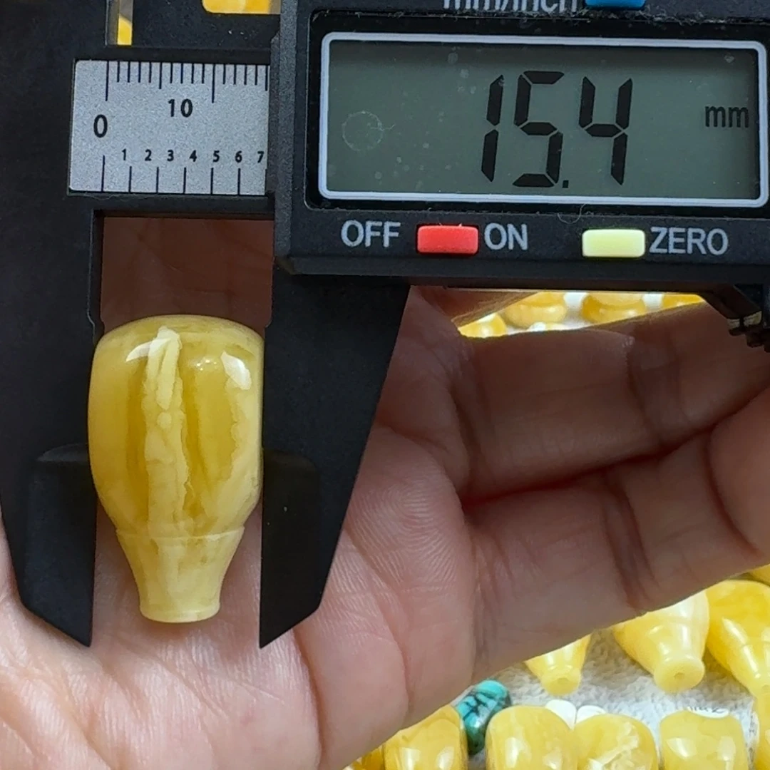 邦***哥蜜蜡未镶嵌裸石56杂