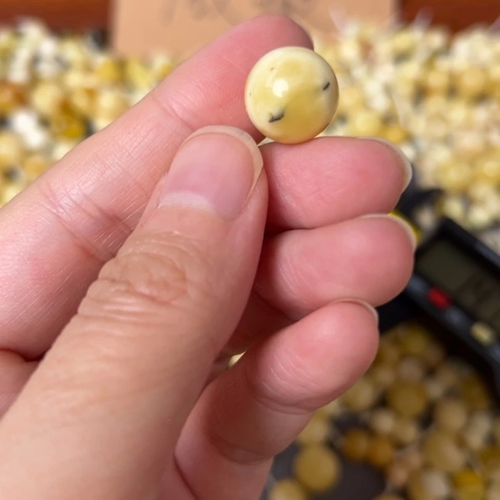 蜜蜡未镶嵌裸石12.7mm一个