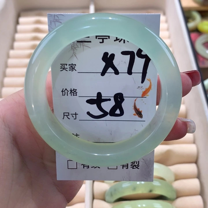 蛇纹石玉手镯未镶嵌做****人