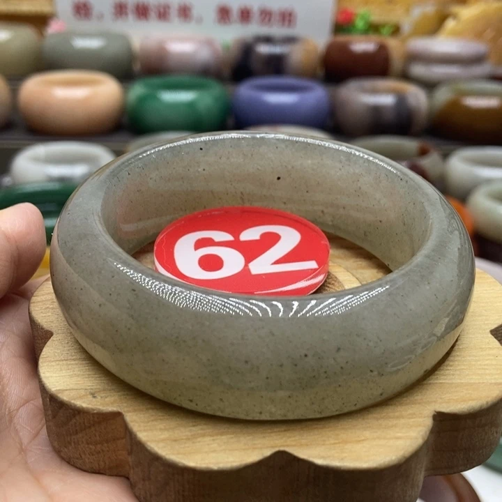 未镶嵌手镯石英质玉