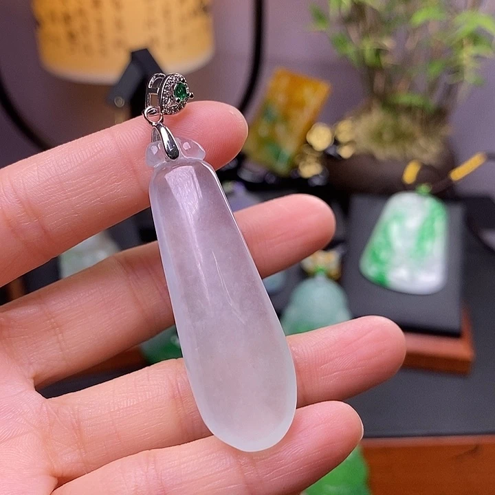 翡翠未镶嵌吊坠(赠链)