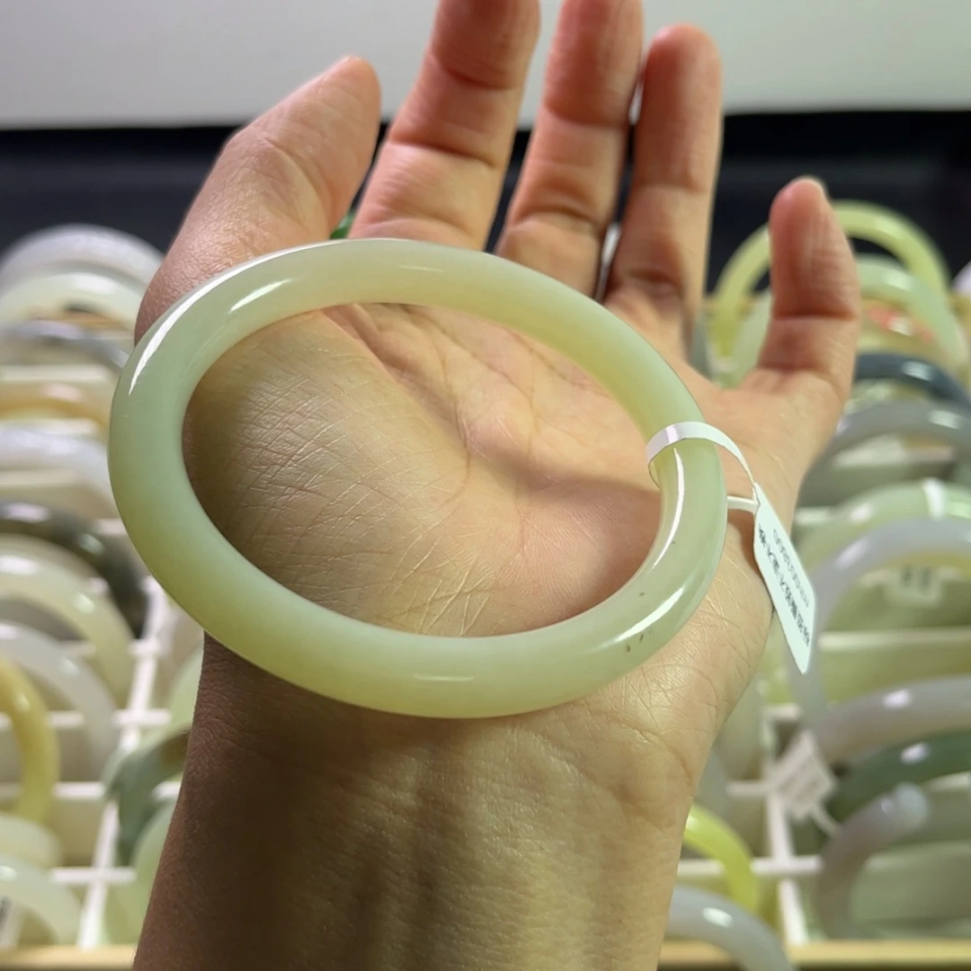 和田玉未镶嵌手镯58圈