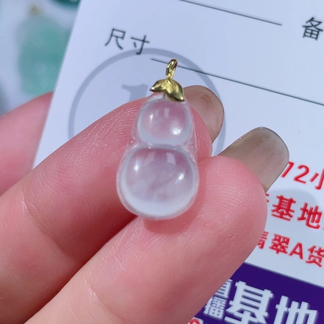翡翠18K金镶嵌颈饰葫芦