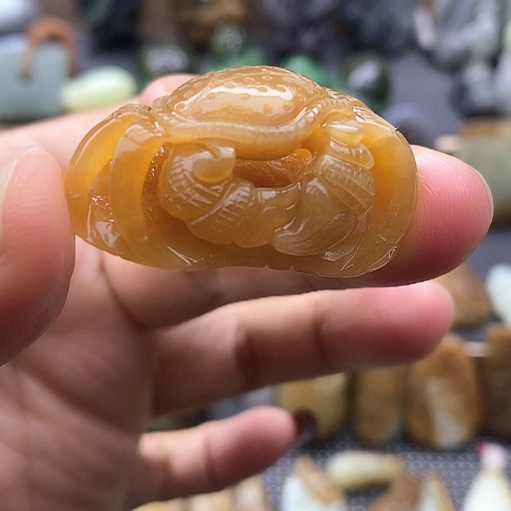 颈饰未镶嵌和田玉（糖玉）
