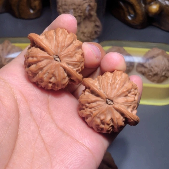 文玩核桃把件可*！39金牛