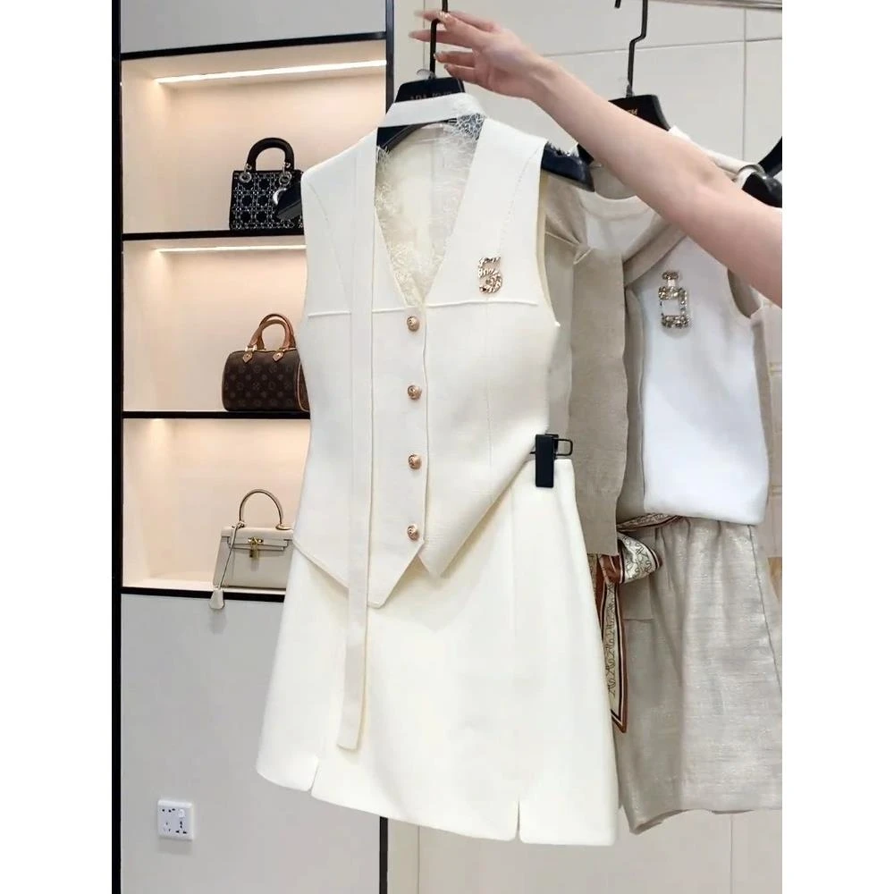 2025夏季大方得体穿搭一整套独特绝美高端白色无袖上衣短裙套装女