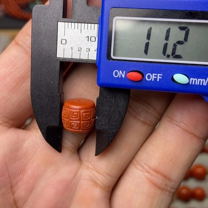 南红玛瑙配饰有瑕未镶嵌