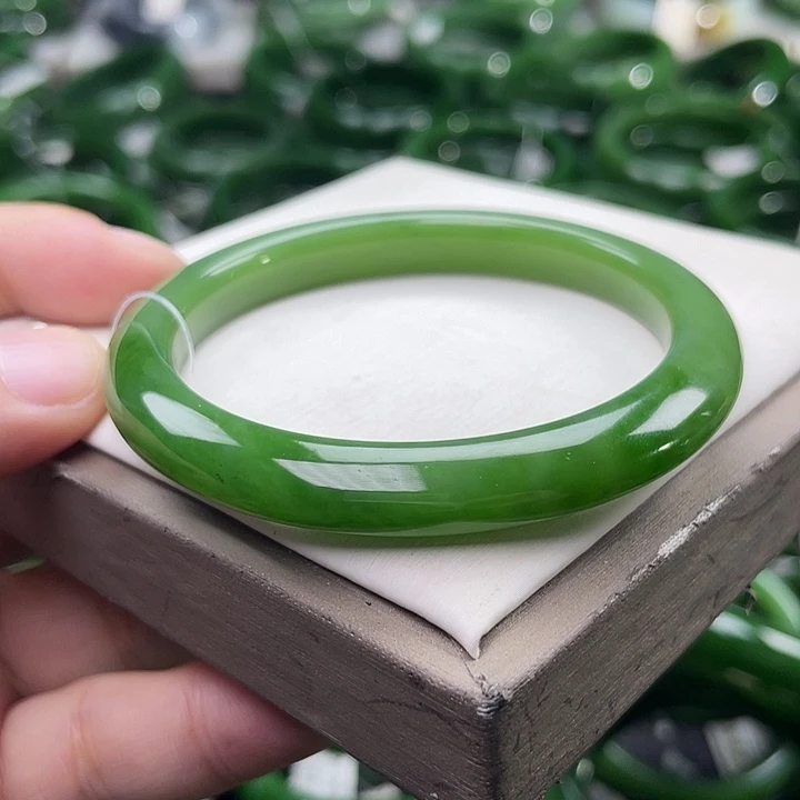 未镶嵌手镯和田玉（碧玉）