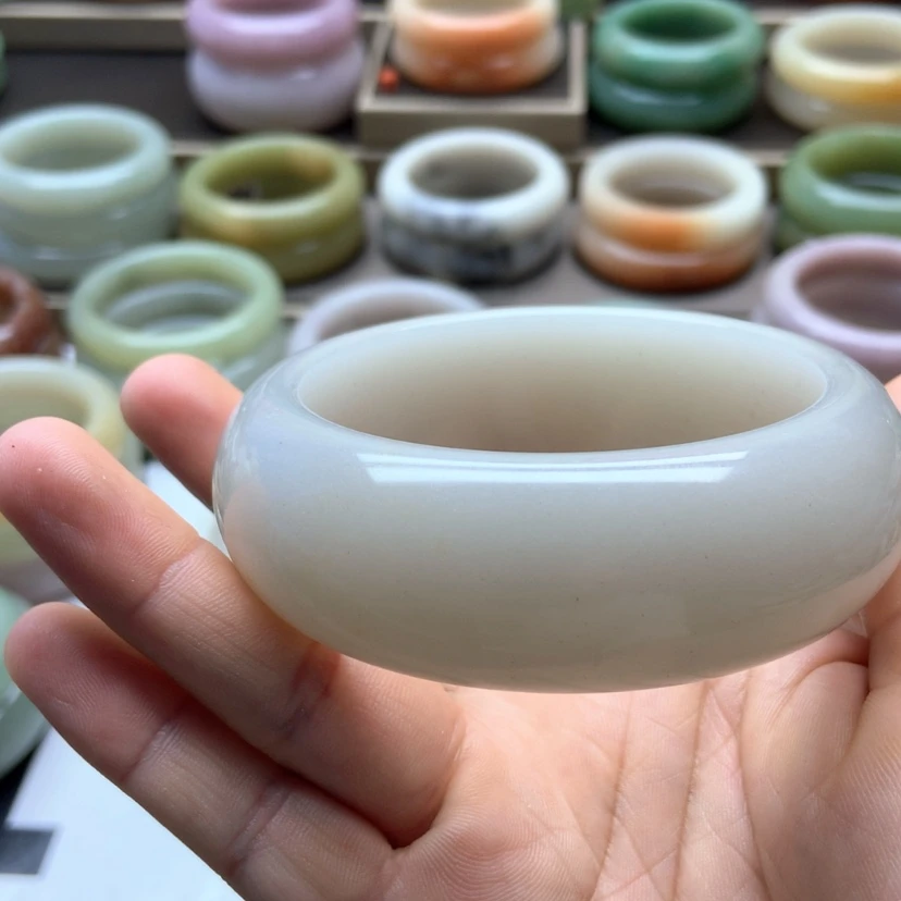 【闪购商品】石英质玉手镯未镶嵌?****）