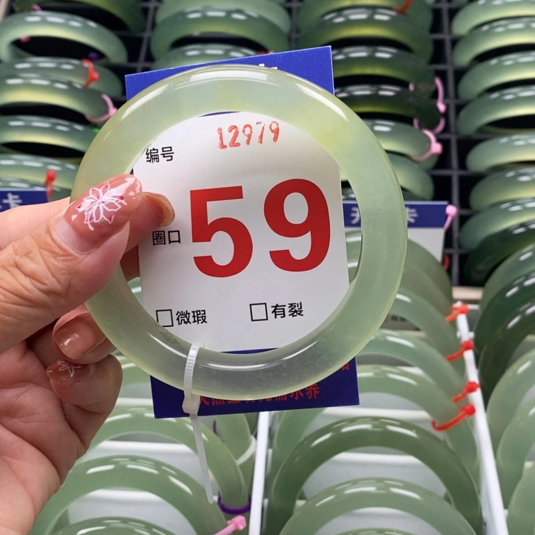 蛇纹石玉未镶嵌手镯好