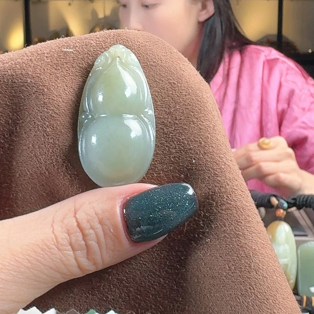 和田玉手串未镶嵌葫芦