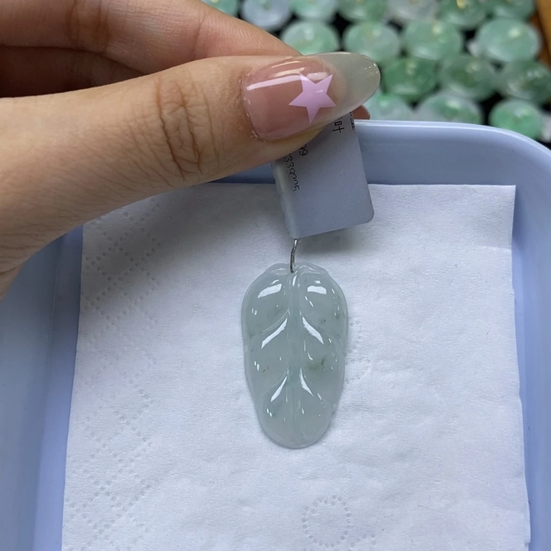 颈饰未镶嵌翡翠叶子