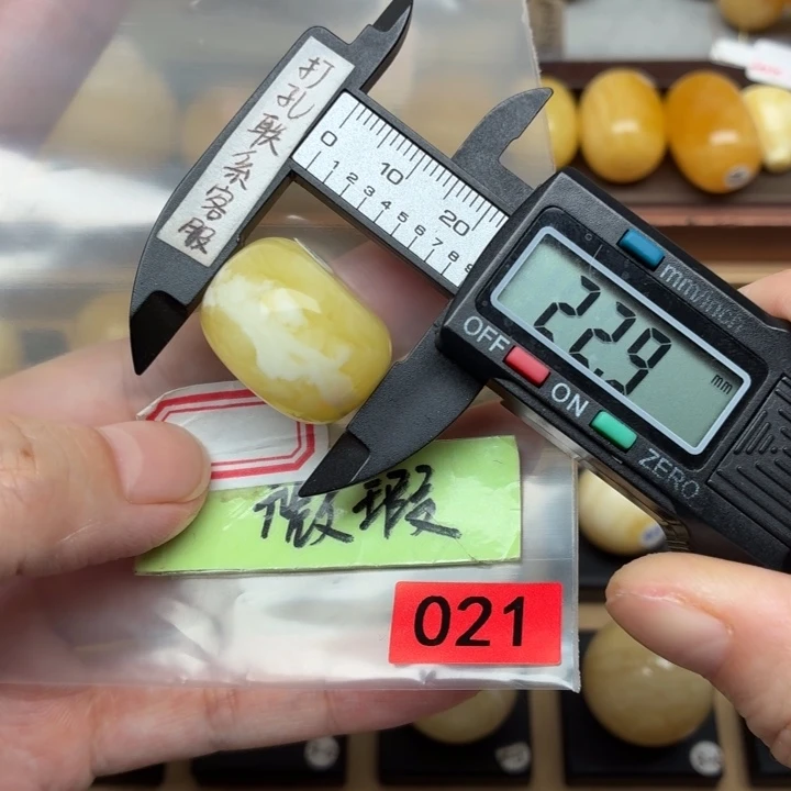 天***张蜜蜡未镶嵌裸石蜜蜡