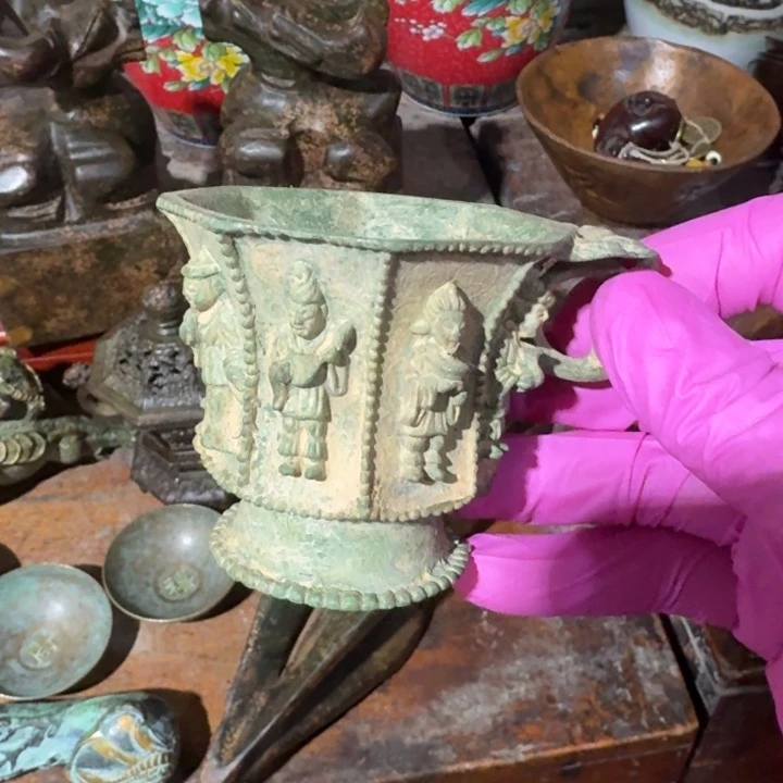 铜杯子一个炸漏了