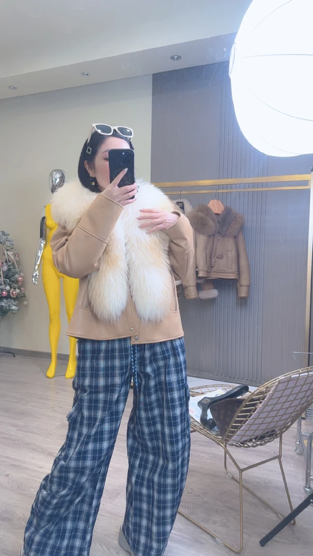 海宁冬装时尚新款貉子毛大毛领鹅绒服短款外套
